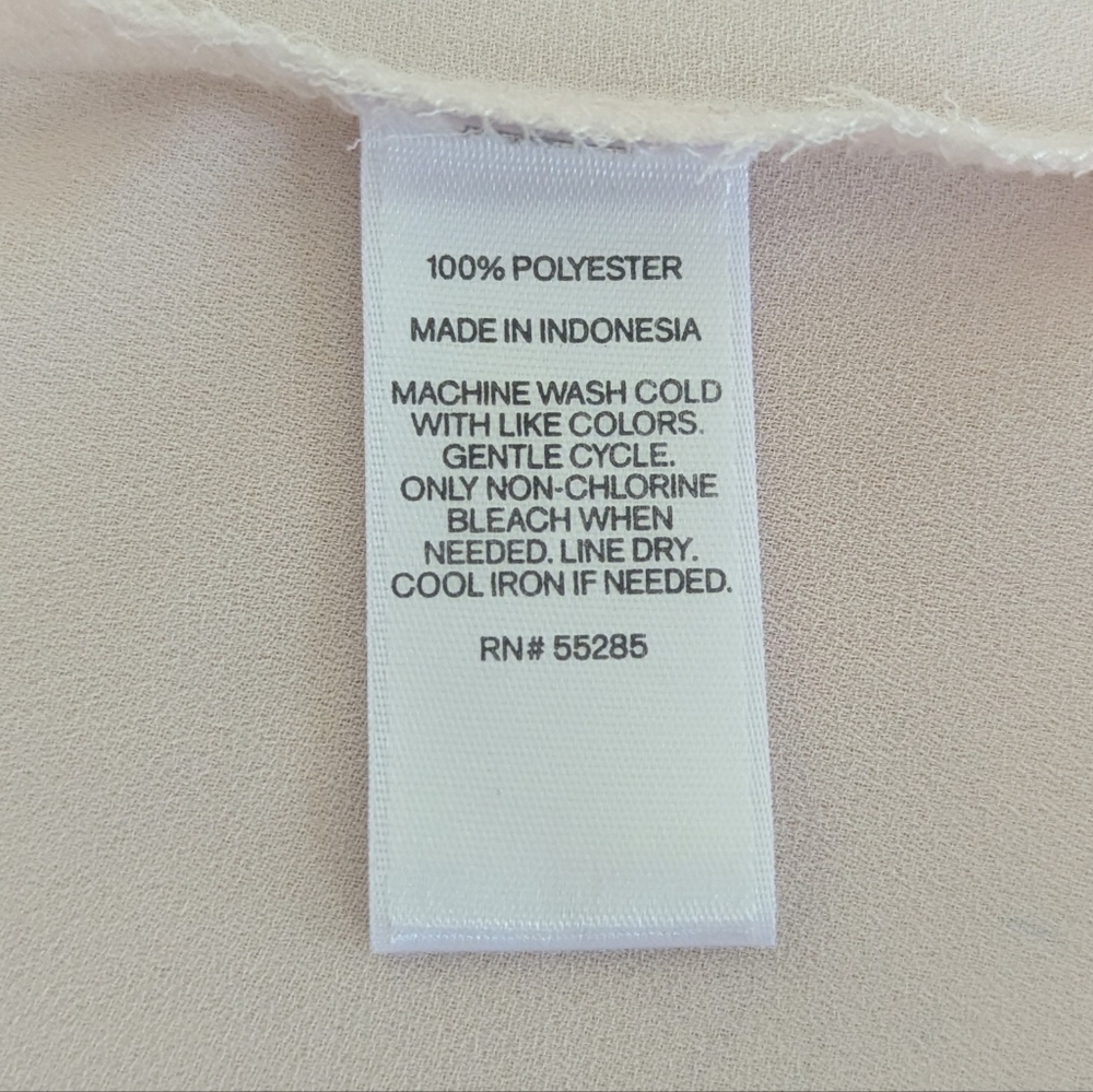 Express Blush Pink Pleated Keyhole Blouse Short Sleeve Size S - Picture 5 of 6